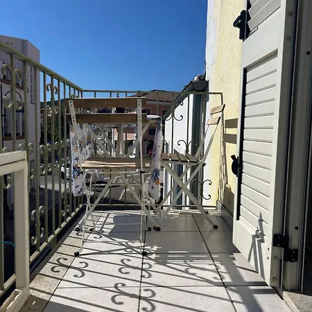 Mono Galliano شقة *